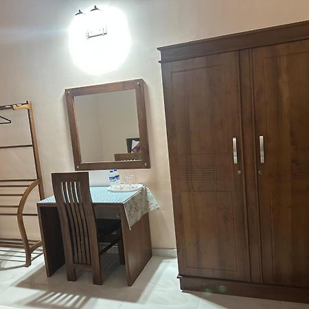 Lahiru Airport Villa Andiambalama Екстер'єр фото