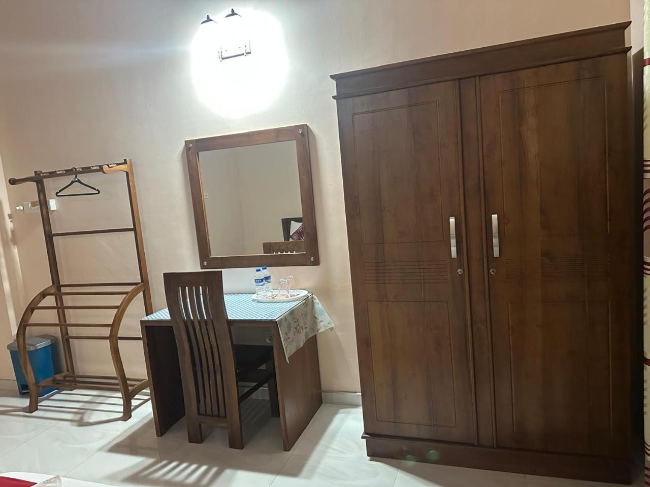 Lahiru Airport Villa Andiambalama Екстер'єр фото