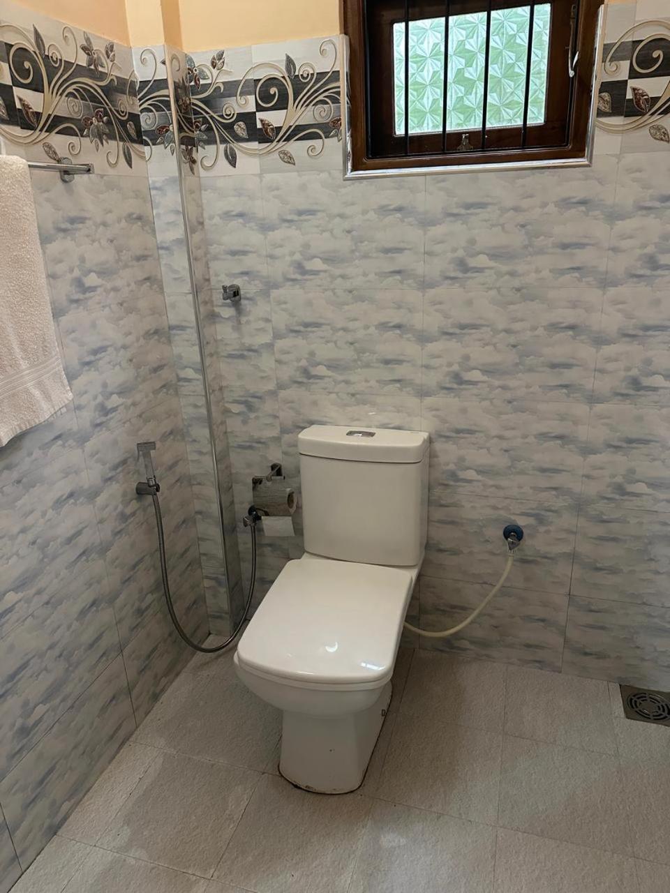 Lahiru Airport Villa Andiambalama Екстер'єр фото