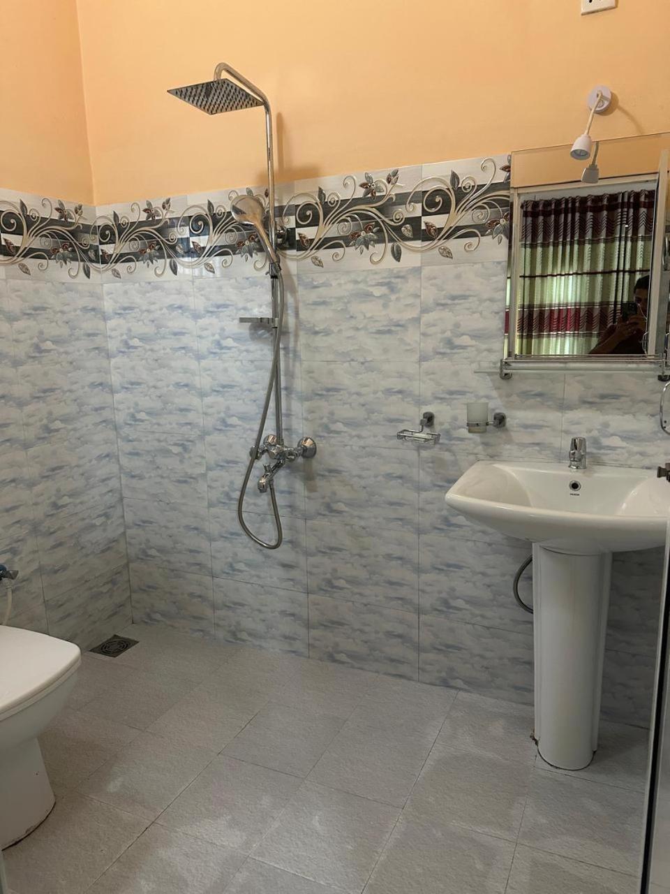 Lahiru Airport Villa Andiambalama Екстер'єр фото
