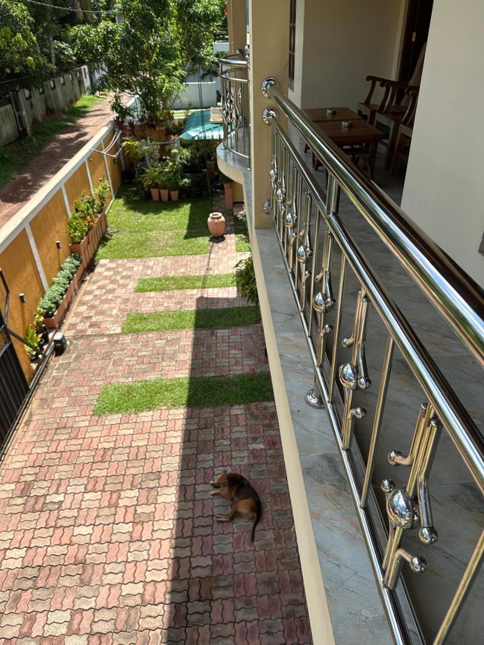 Lahiru Airport Villa Andiambalama Екстер'єр фото