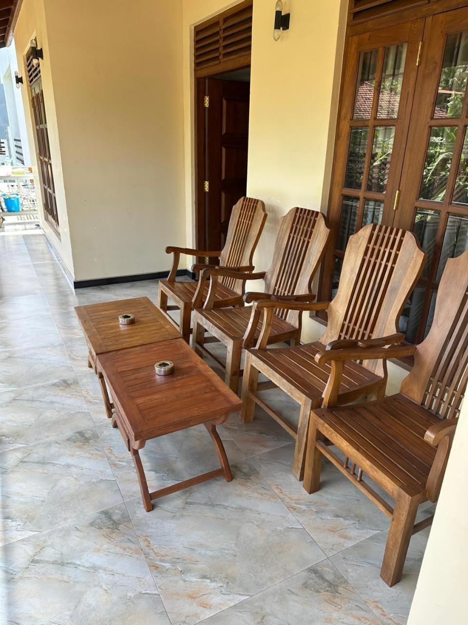 Lahiru Airport Villa Andiambalama Екстер'єр фото