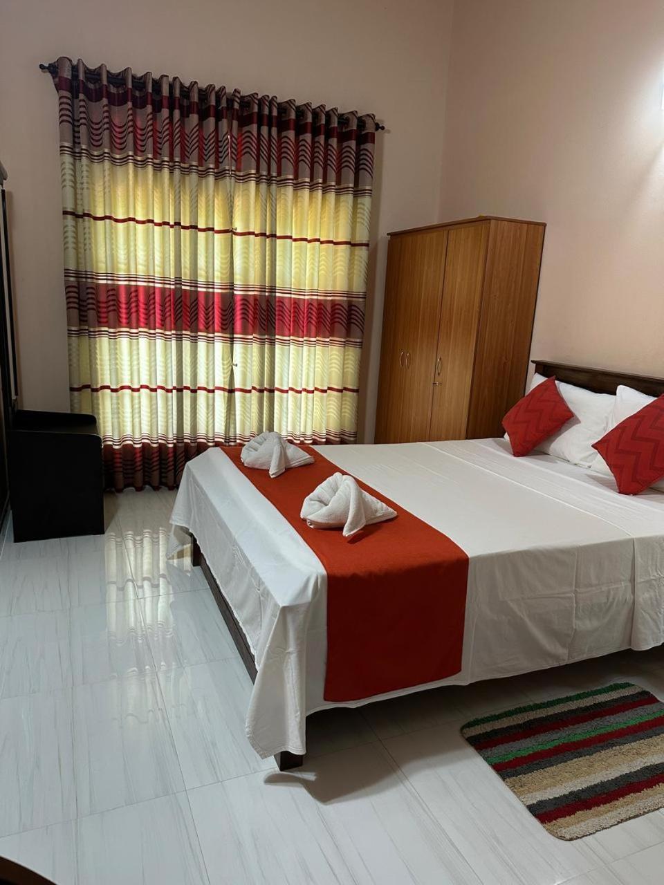 Lahiru Airport Villa Andiambalama Екстер'єр фото