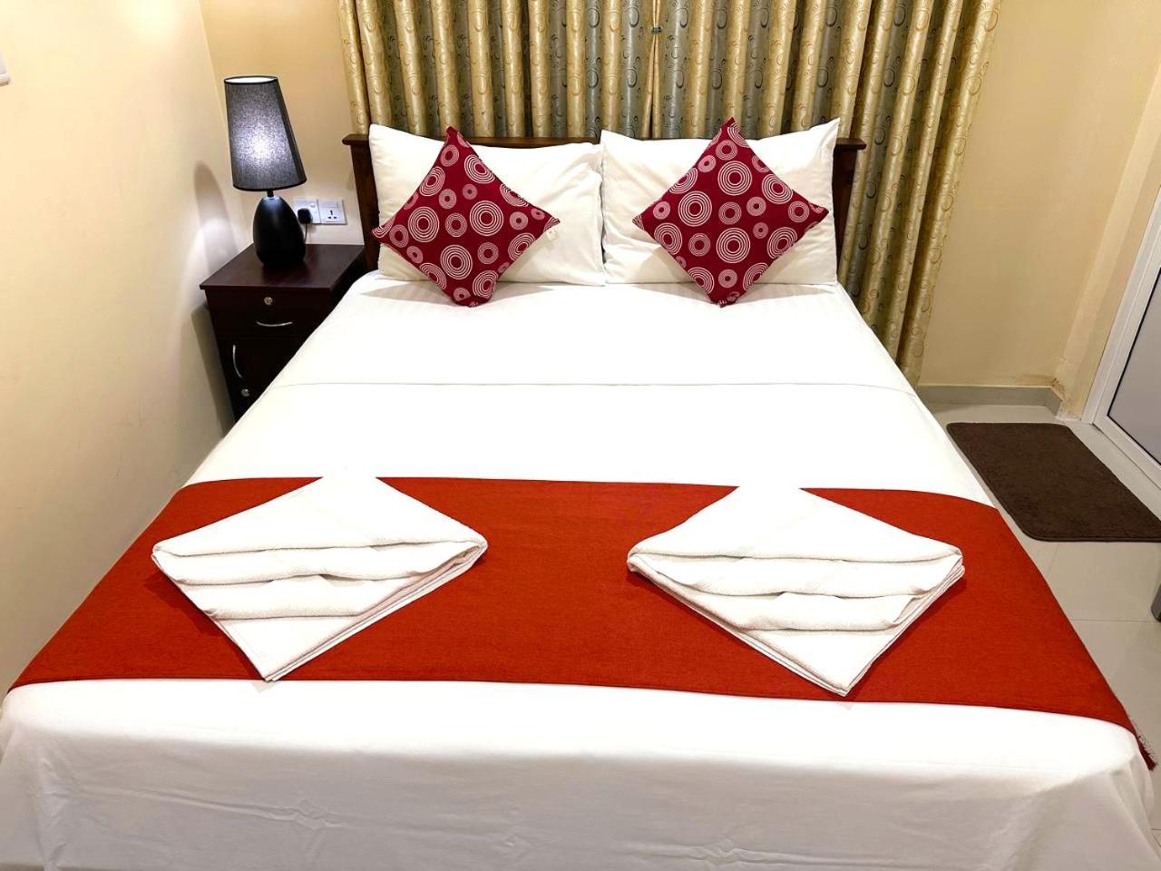 Lahiru Airport Villa Andiambalama Екстер'єр фото